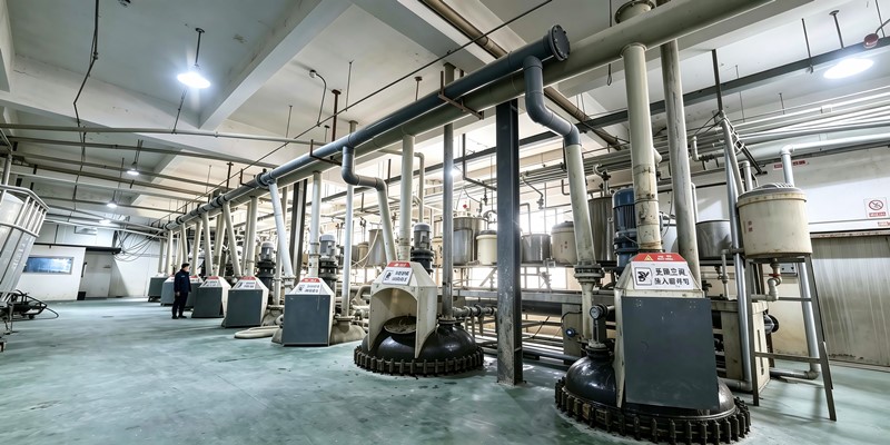 永固化工50000吨全自动胶粘剂生产车间实拍